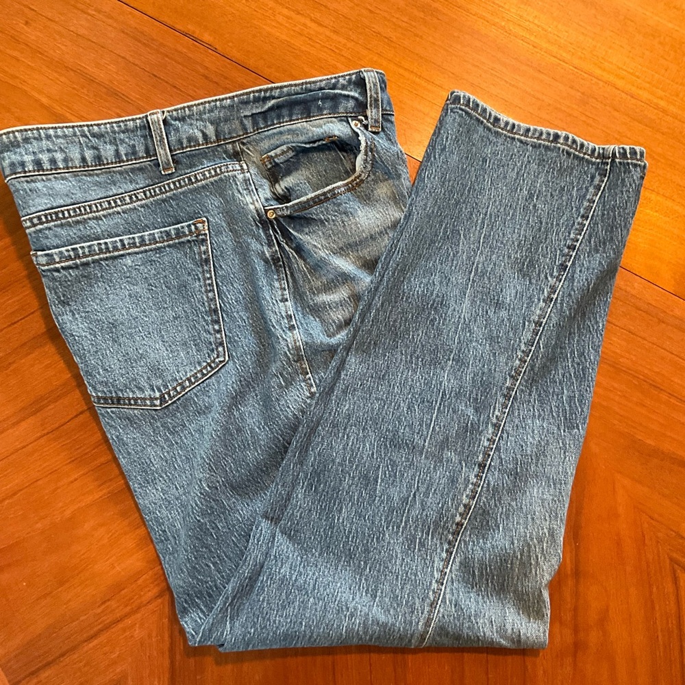 Time and Tru Women’s Hi-Rise Relaxed Straight Blue Jeans